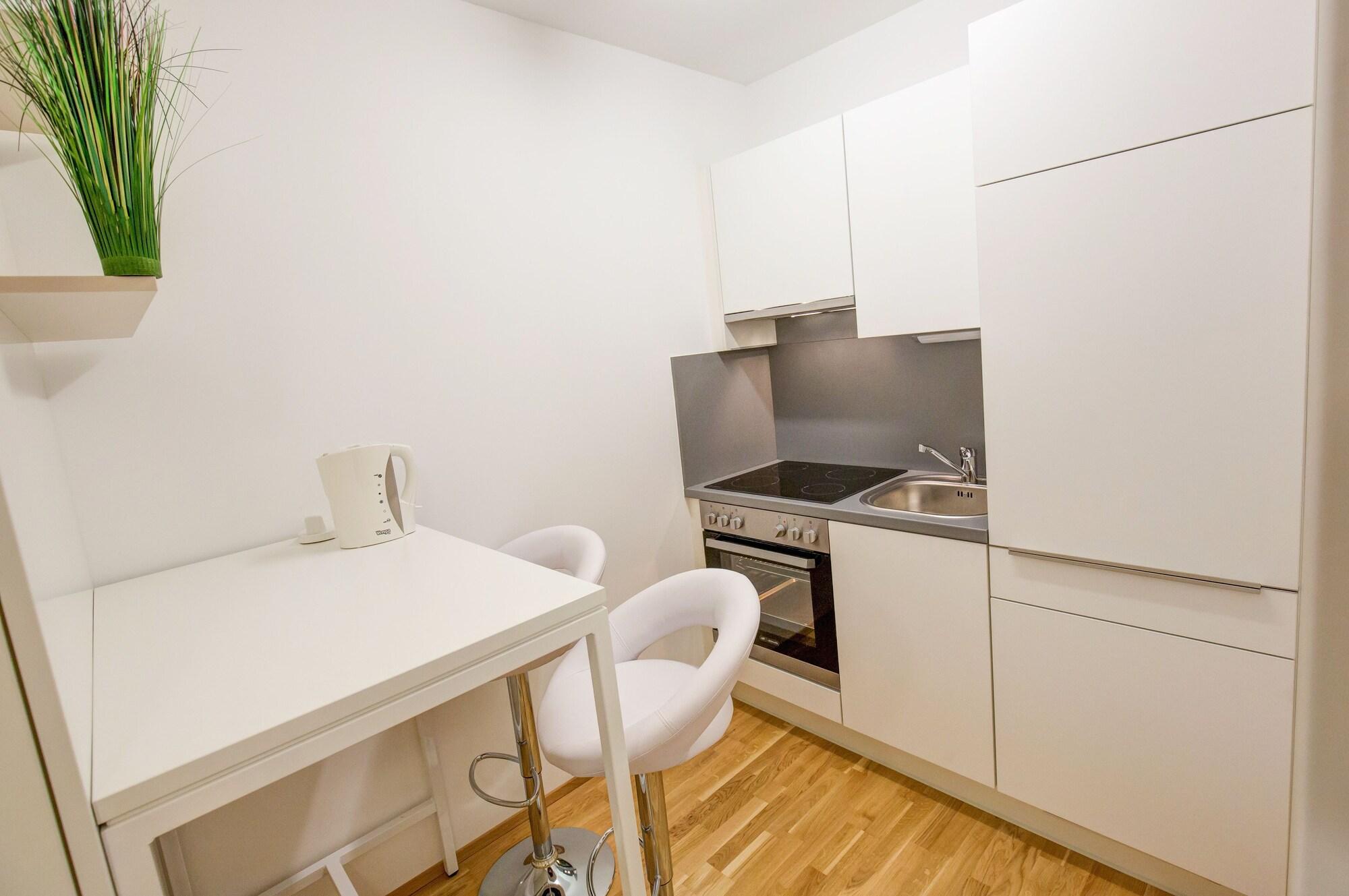 Smart Living - Hauptbahnhof - Self Check-in 4* Wiedeń